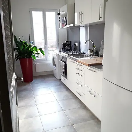 Apartment With Car Park - Charonne Neighborhood *