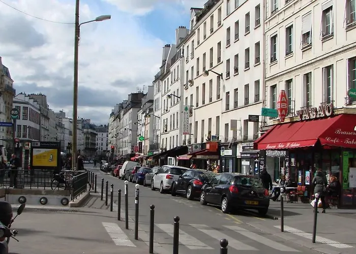 With Car Park - Charonne Neighborhood Paris